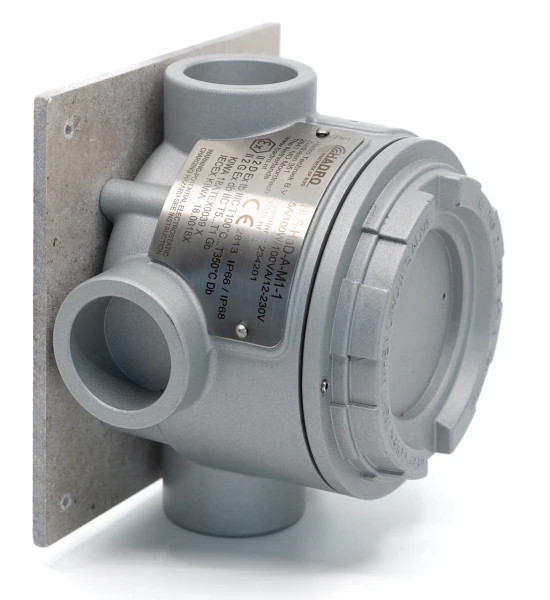 ml 20250526 klinger product photography magnetic switch hls had a m1 1 04 smaller